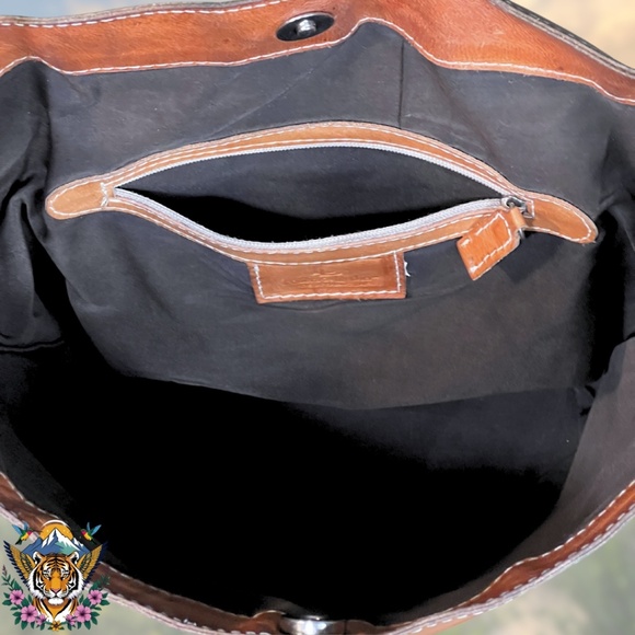 🌟Leaders in Leather: Vintage Cognac Leather Bucket Shoulder Bag🌟 - Picture 8 of 8